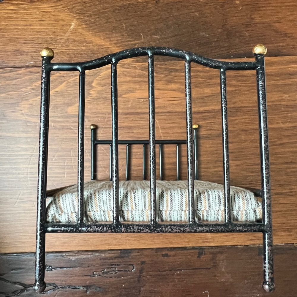 Maileg Vintage Anthracite Bed - Picture 4 of 8